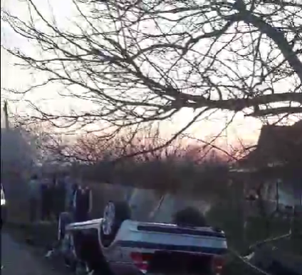 Accident la Albeni. Două victime, descarcerate de echipele ISU Gorj, transportate la spital