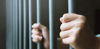 Tânăr târgujian, condamnat definitiv la peste 11 ani de pușcărie după ce și-a înjunghiat prietenul