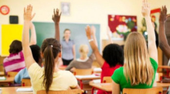 „Big Brother” în școli și un nou tip de burse pentru elevi