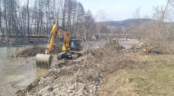 Lucrări de decolmatare a pârâului Galbenu