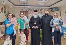 ÎPS Irineu a vizitat micuții de la o creșă și o grădiniță din Târgu Jiu