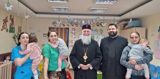 ÎPS Irineu a vizitat micuții de la o creșă și o grădiniță din Târgu Jiu