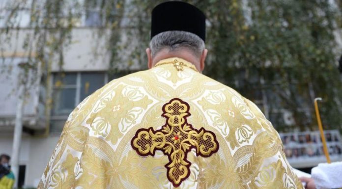 BOR: Preoții pot candida, ca independenți, la funcțiile de consilieri locali și județeni. Îndreptarul Sfântului Sinod