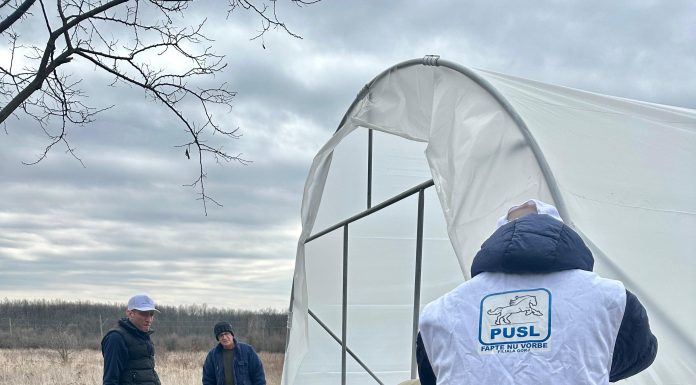 O familie din Scoarța, beneficiară a unui solar gratuit