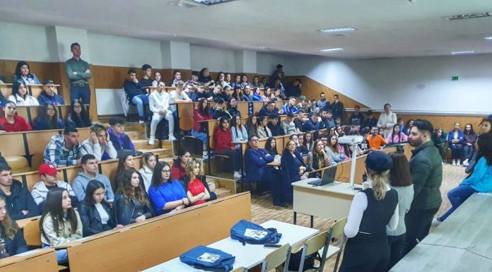 Reprezentanți ai UCB Târgu Jiu, la pas prin liceele din județ