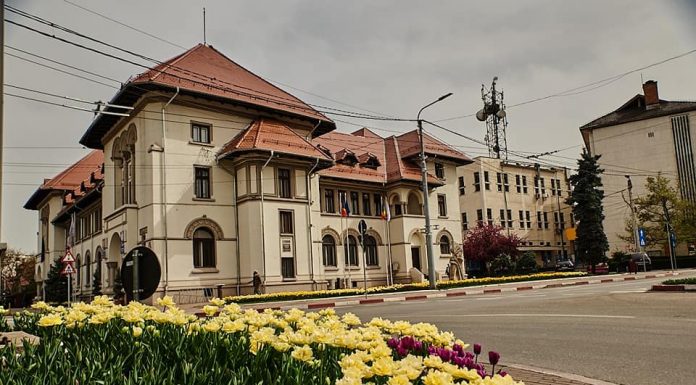 Târgu Jiu: Patru noi cetățeni de onoare