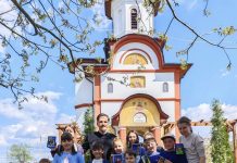 Atelier de pictură pe sticlă la biserica din Țicleni