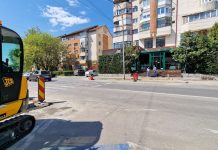 Semafor cu buton la trecerea de pietoni din Piața Centrală