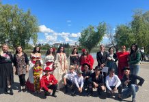 Elevii au dansat și au îmbrăcat costume „mișto”, de Ziua Romilor