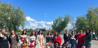 Elevii au dansat și au îmbrăcat costume „mișto”, de Ziua Romilor