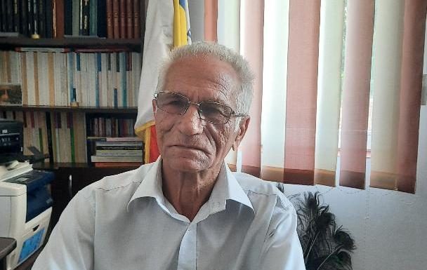 Dialog deschis, la masa de… scris! – ,,Câte ceva, cred că moştenesc de la ambii părinţi, care au făcut şcoală în copilăria lor, dar, de la tatăl meu, Mitru Gogonea, cred că moştenesc darul scrisului frumos”!