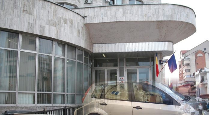Două autoturisme, scoase la licitație de Fisc la prețuri de numai câteva mii de lei