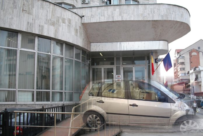 Două autoturisme, scoase la licitație de Fisc la prețuri de numai câteva mii de lei
