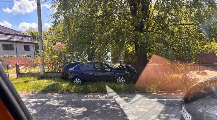 FOTO: Accident la Drăgoieni