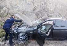 Mașina unei gorjence, făcută scrum pe Clisura Dunării