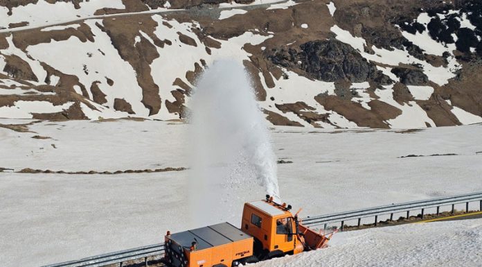 Deszăpezirea continuă pe Transalpina! Continuă și nemulțumirile lui Pănescu!