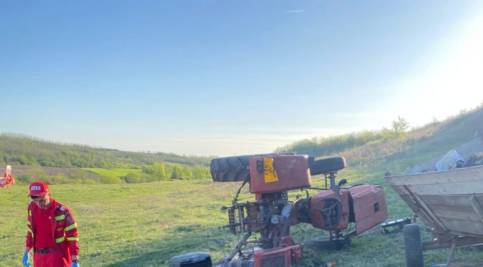 Țânțăreni: Un bărbat și-a pierdut viața după ce s-a răsturnat cu tractorul
