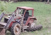 Godinești: S-au răsturnat cu tractorul. Doi bărbați, cu multiple răni, la spital