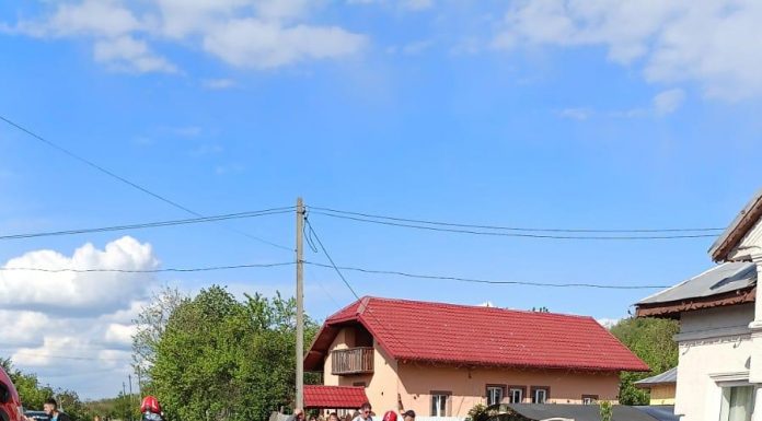 Logrești: Bărbat rănit după ce a intrat cu mașina într-un stâlp