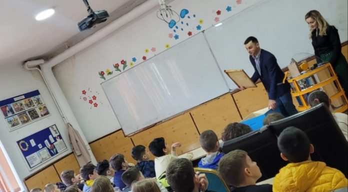 ,,O ZI ÎN LUMEA ALBINELOR’’ – în unităţile şcolare din Tg. Jiu