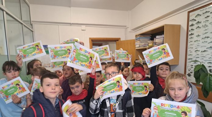 Elevi ai Școlii Gimnaziale ”Sfântul Nicolae”, premiați de Apele Române Jiu