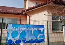 Clădire a DGASPC Gorj luminată în albastru și un marș în Parcul Central, de Ziua Internațională de Conștientizare a Autismului