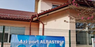 Clădire a DGASPC Gorj luminată în albastru și un marș în Parcul Central, de Ziua Internațională de Conștientizare a Autismului