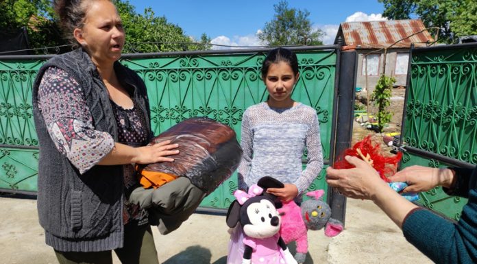 Campania „Donezi o jucărie, dăruiești un zâmbet” a ajuns la Scoarța!