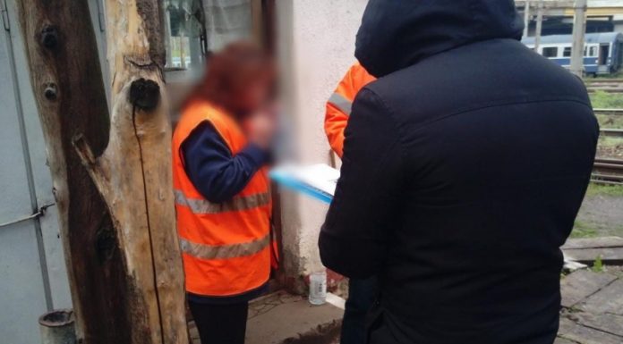 Angajați CFR, prinși băuți la serviciu