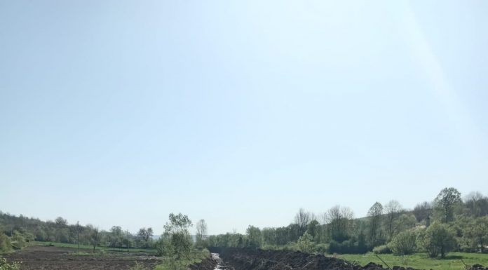 Decolmatare pe 2,2 km a pârâului Mierea, la Crușeț