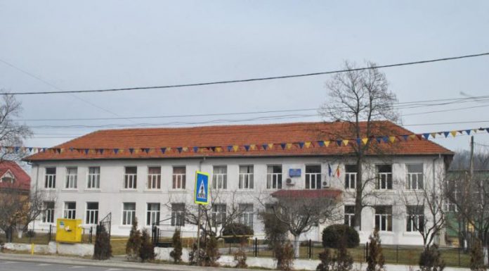 Mobilier și echipamente didactice noi, în unitățile de învățământ din Rovinari și Bâlteni