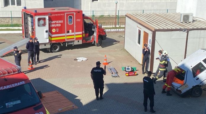 Exercițiu de descarcerare și prim-ajutor, la Liceul din Peștișani