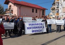 Minerii și energeticienii, protest săptămânal în fața Casei de Pensii Gorj