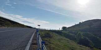 Au demontat un parapete pe Transalpina, la concursul de raliu. Ce riscă autorii!