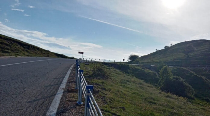 Au demontat un parapete pe Transalpina, la concursul de raliu. Ce riscă autorii!