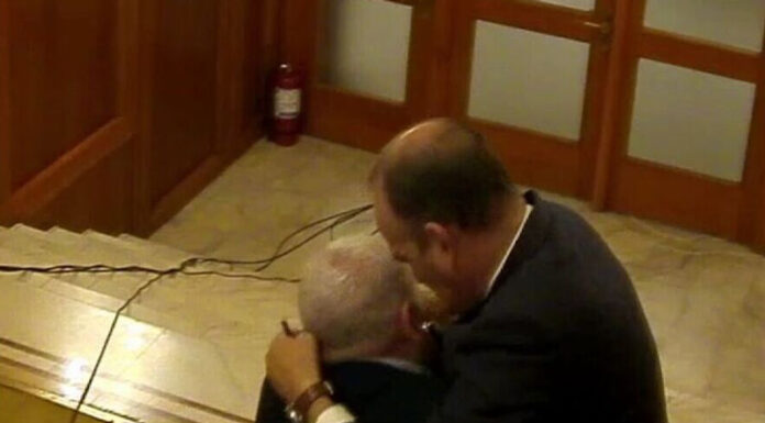 Sânge, sudoare și lacrimi în Parlament! Florin Roman, înghesuit, lovit și mușcat de Dan Vîlceanu