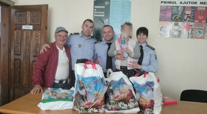 Târgu Jiu: Cadouri de Paște oferite de polițiștii locali