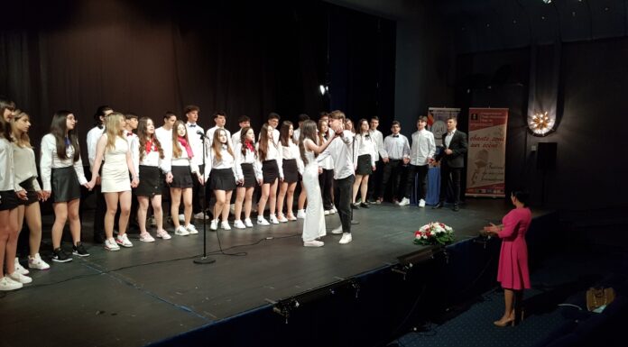 Câștigătorii fazei județene a festivalului „Chants, sons sur scène”