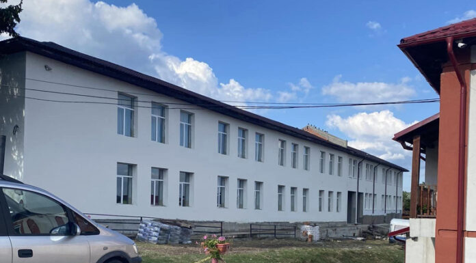 Școli dotate la Roșia de Amaradia