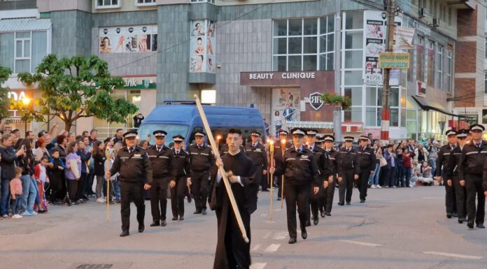 Procesiune cu sute de preoți, diseară, la Târgu Jiu