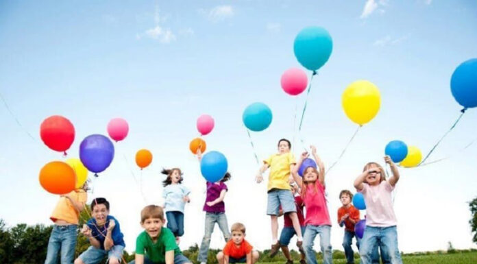 Copiii de la Drăguțești, așteptați să se distreze, de 1 Iunie, pe stadionul din localitate