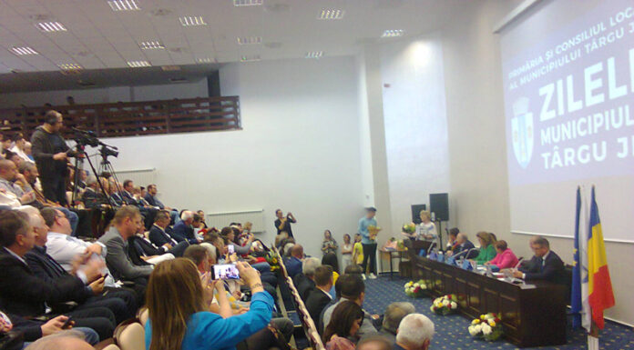 Festivitatea decernării titlului de Cetățean de Onoare al Municipiului Târgu Jiu pentru patru personalităţi deosebite ale zilelor noastre – ,,E complicat să fii cetăţean de onoare al oraşului, dar este şi frumos”!