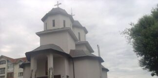 Mitropolitul Olteniei a sfinţit Biserica «Sf. Ier. Nifon» din Cartierul «Plopilor», Municipiul Târgu-Jiu – ,,În această zi de sărbătoare, la cinstirea Sfinților Împărați Constantin și Elena, noi am săvârșit această lucrare sfântă de târnosire a bisericii, de chemare a lui Dumnezeu”!