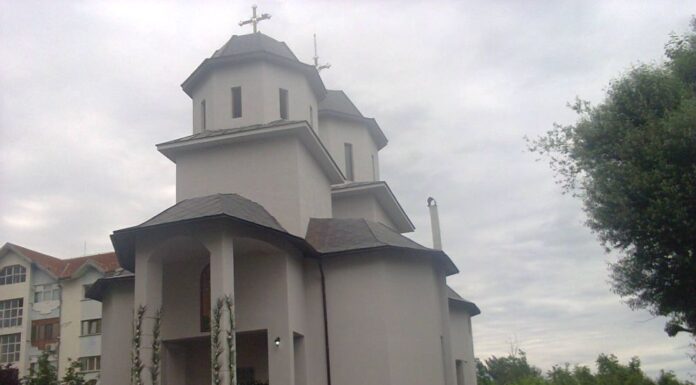 Mitropolitul Olteniei a sfinţit Biserica «Sf. Ier. Nifon» din Cartierul «Plopilor», Municipiul Târgu-Jiu – ,,În această zi de sărbătoare, la cinstirea Sfinților Împărați Constantin și Elena, noi am săvârșit această lucrare sfântă de târnosire a bisericii, de chemare a lui Dumnezeu”!