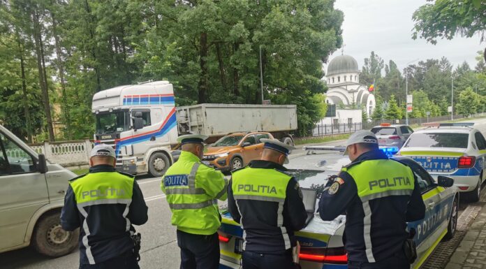 FOTO: Autovehiculele de transport persoane și mărfuri, verificate de agenții de la Rutieră