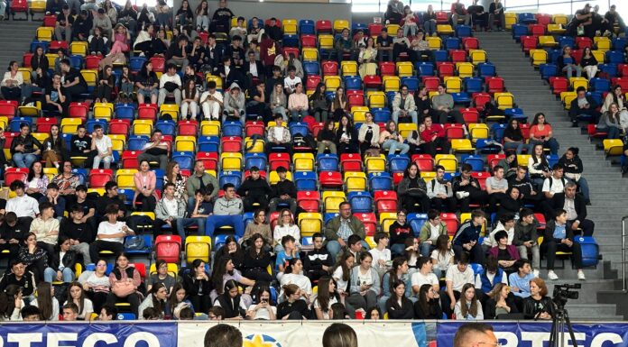 700 de elevi au participat la conferința organizată de Poliția Gorj pe teme de securitate cibernetică