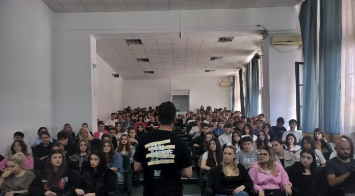 320 de elevi de la școlile din Târgu Jiu, informați despre prevenirea consumului de droguri