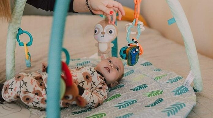 5 JUCĂRII SENZORIALE pentru pruncul tău – La ce ajută și de ce sunt recomandate