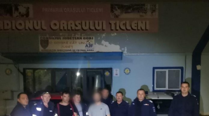 FOTO, VIDEO|Tineri rătăciți în pădure, salvați de jandarmi și pompieri. Patru ore de căutări