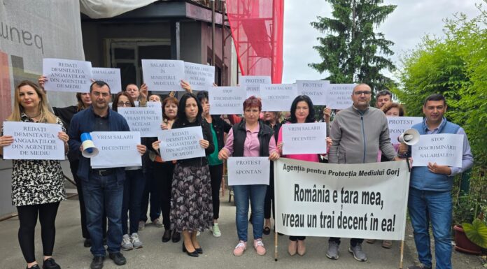 Salariații APM Gorj, la protestul de la București